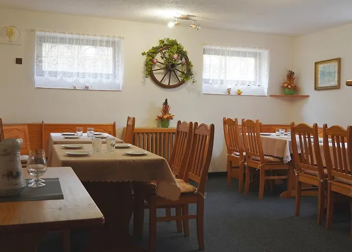 Gasthof Penzion Zirovice *